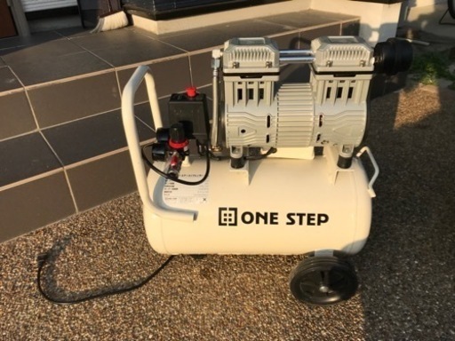 オイルレス　エアーコンプレッサー　30L 新古品！購入して1ヶ月使用　値下げしました。