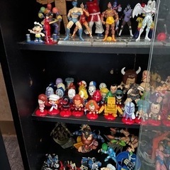 小さなフィギュアの画像