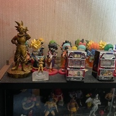 小さなフィギュアの画像