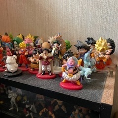 小さなフィギュアの画像
