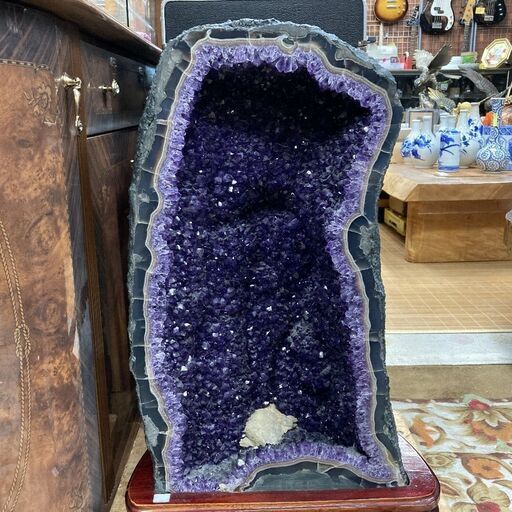 アメジスト　ドーム２４キロ 最高品質]ブラジル産アメジストドーム（専用台座付き） - 埼玉県