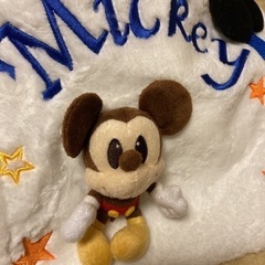 ミッキーマウスぬいぐるみ付きふわふわ手提げバッグの画像