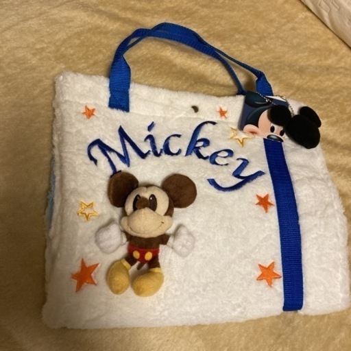 ミッキーマウスぬいぐるみ付きふわふわ手提げバッグ
