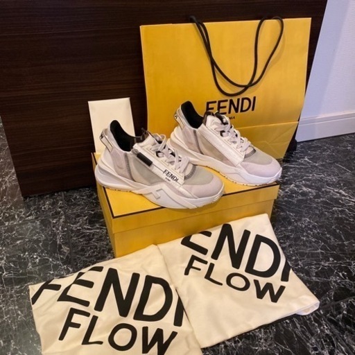 10回くらい履いた　購入13万くらい？　FENDI FLOW 23cm スニーカー