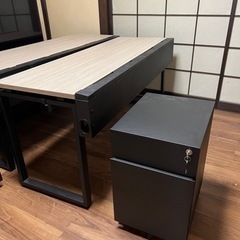 デスク、スチールキャビネットセット