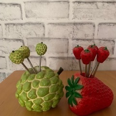 イチゴとメロンのフルーツフォークピック