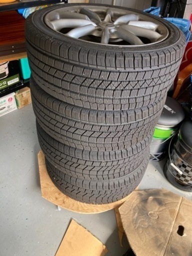 スタッドレスタイヤ　215 45 17