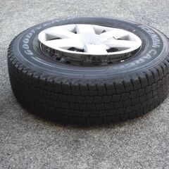 ２００系ハイエース　スチールホイール付きスタッドレスタイヤ　4本セット