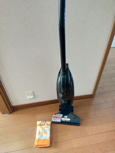 ツインバード　縦型掃除機
