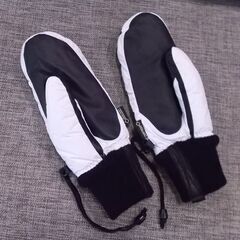 スノーグローブ AshramGloves アシュラムグローブ GORE-TEX ミトン ゴアテックス 白 ホワイト 黒 ブラック 札幌市東区 新道東店の画像