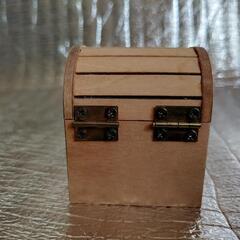 ワンピース メダル&宝箱 TREASURE BOX 最初期劇場版限定販売品 ONE PIECE ルフィ コイン

の画像