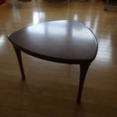 ビンテージ　カリモク　ローテーブル　三角　モダン　3つ脚の画像