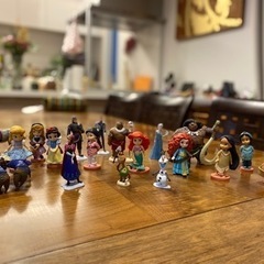 ディズニーキャラクターフィギュアお譲りします