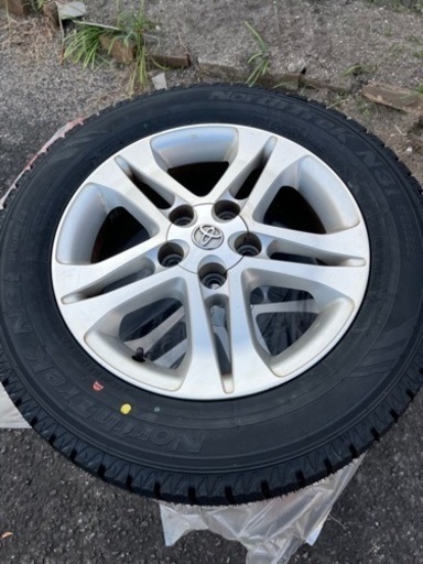 スタッドレス215 60 R16（譲り先決定）