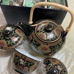 未使用　豪華な　蓋付き　湯のみ5コ　と　急須　の画像