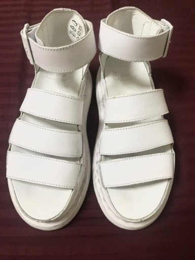 Dr.Martens ドクターマーチン　クラリッサベルトサンダル　ホワイト