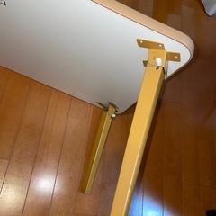折りたたみテーブルの画像