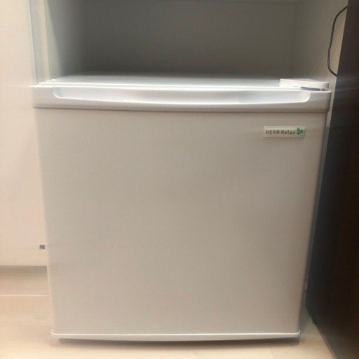 2018年製　小型　冷蔵庫　ヤマダ電機オリジナル 直冷式冷蔵庫 (45L)