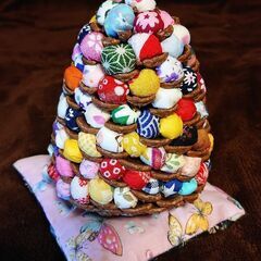 松ぼっくりの置き物（手芸品）+お座布団付き