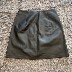 GU フェイクレザースカート　Sの画像