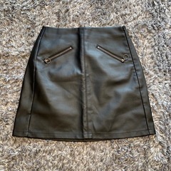GU フェイクレザースカート　S