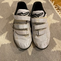 野球　トレーニングシューズ