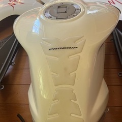 【値下げ！】メガリ250R カウル・タンク等一式の画像
