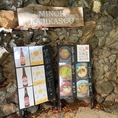 蕎麦屋のキッチン、ホール（接客）の画像
