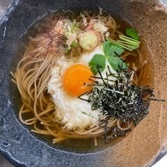 蕎麦屋のキッチン、ホール（接客）の画像