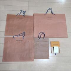 ルイ・ヴィトンのショッパー紙袋と箱及びブランド商品布袋多数の画像