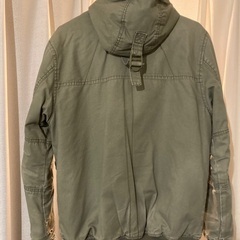 H&M カーキジャケットの画像