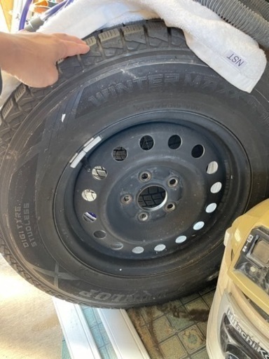 受渡完了)スチールホイール付き　スタッドレスタイヤ　4本セット