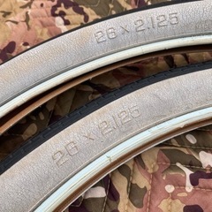 値下げ！　ビンテージ schwinn 純正タイヤ ビーチクルーザー タイヤ シュゥイン シュイン クラシック26x2.125 ホワイトリボン ホワイトウォールの画像