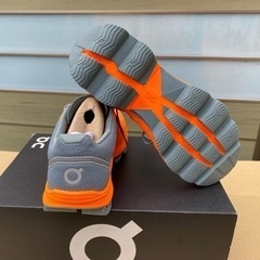 on クラウドサァーファー　cloudsurfer 新品　24cmの画像