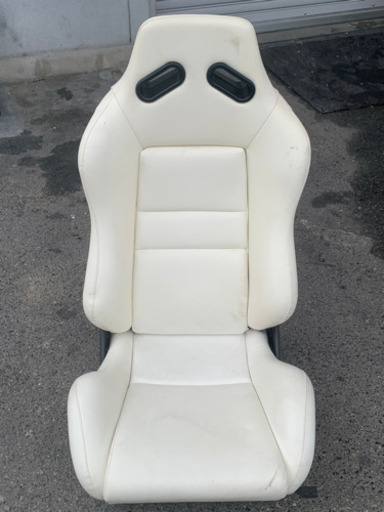 決まりました！ありがとうございました。レカロ左右セットで。SR？