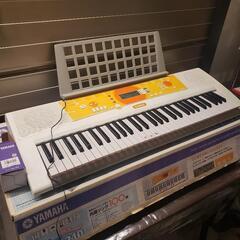 YAMAHA ヤマハ 電子キーボード タッチレスポンス 光る鍵盤 EZ-J210 61鍵盤 ポータブルキーボード ホワイト オレンジ

の画像