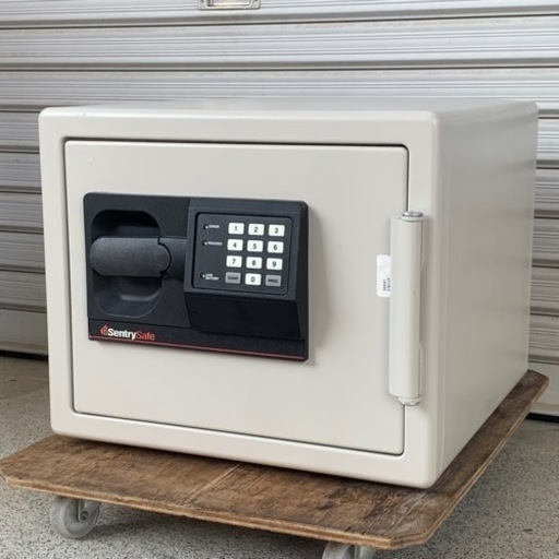 美品！セントリー 耐火金庫◇1時間耐火◇ファイヤーセーフ◇防犯 テンキー式◇23L◇R43J