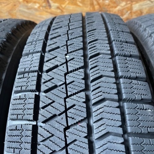 極上タイヤ　BRIDGESTONE ブリヂストン　ブリジストン　VRX2 175/65R15 スタッドレス タイヤ　2017年製　15