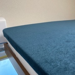 セミダブルベットとマットレスの画像