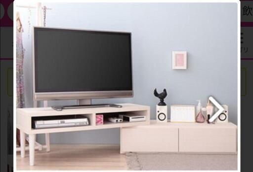 テレビ台、4枚目は40型置いてます。