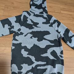 ほぼ未使用。UNDER ARMOUR　パーカー　SMの画像