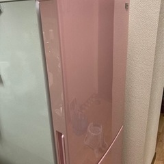 2ドア冷蔵庫(ピンク)の画像