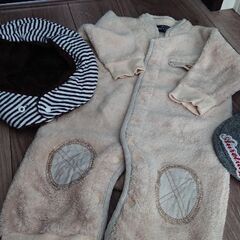 あったか起毛カバーオールと帽子の画像