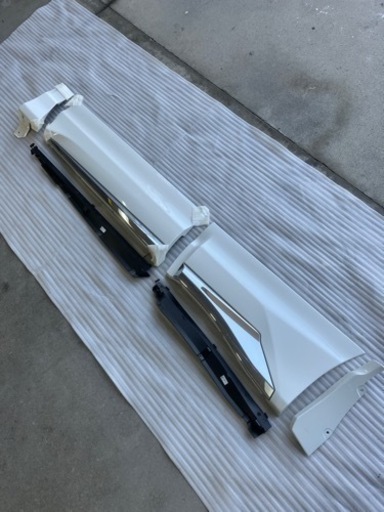 トヨタ　ハリヤー　80系 モデリスタ　サイドスカート カラー番号　070 パールホワイト　MXUA80 中古　D2611-63110