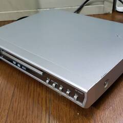 アズマ　EAST　DV-M3201　DVDプレーヤー 本体のみ（リモコンなし）DVDが写ることを確認、トレーの動きが悪いです。ジャンクにての画像