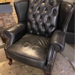 チェスターフィールドのウィングバックチェア  店舗　什器　