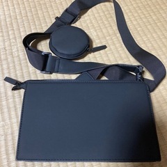 小さめのショルダーバック