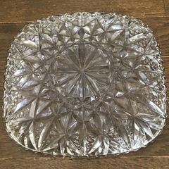 ガラスの平皿の画像