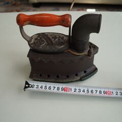 【アンティーク木炭アイロン】　昭和初期のもの