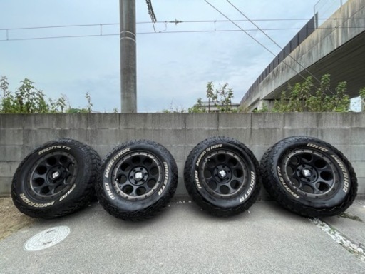 （決まりました）【年内最終値下げ】プラド ハイラックス FJ サーフ  265/70R17 タイヤホイール  17インチ ホワイトレター